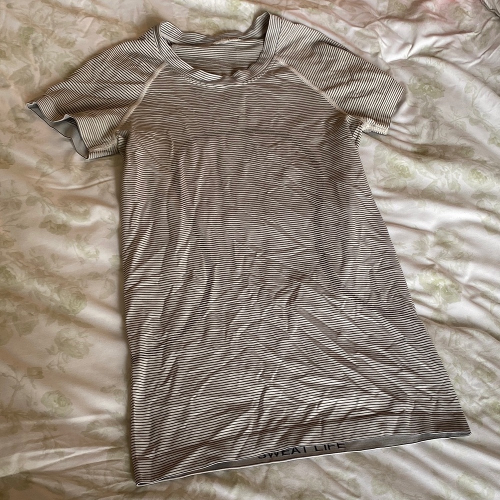 Lululemon Athletica Gray Striped Short Sleeve Tee